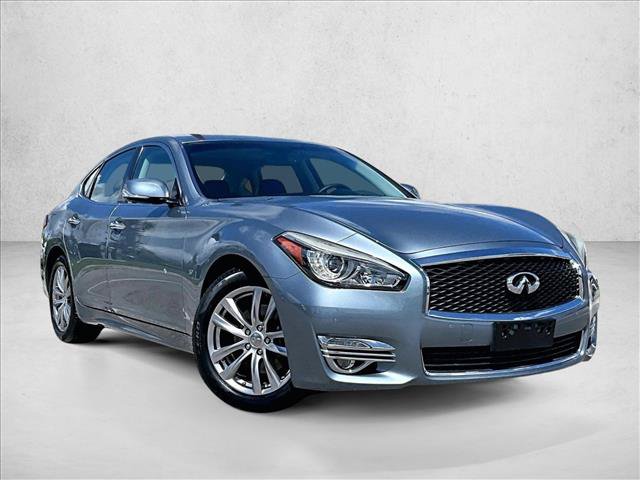 Used 2018 INFINITI Q70 Luxe RWD image 11