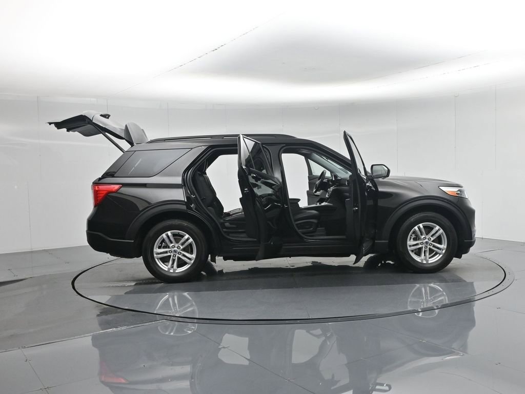 Used 2022 Ford Explorer XLT w/ Equipment Group 202A image 4