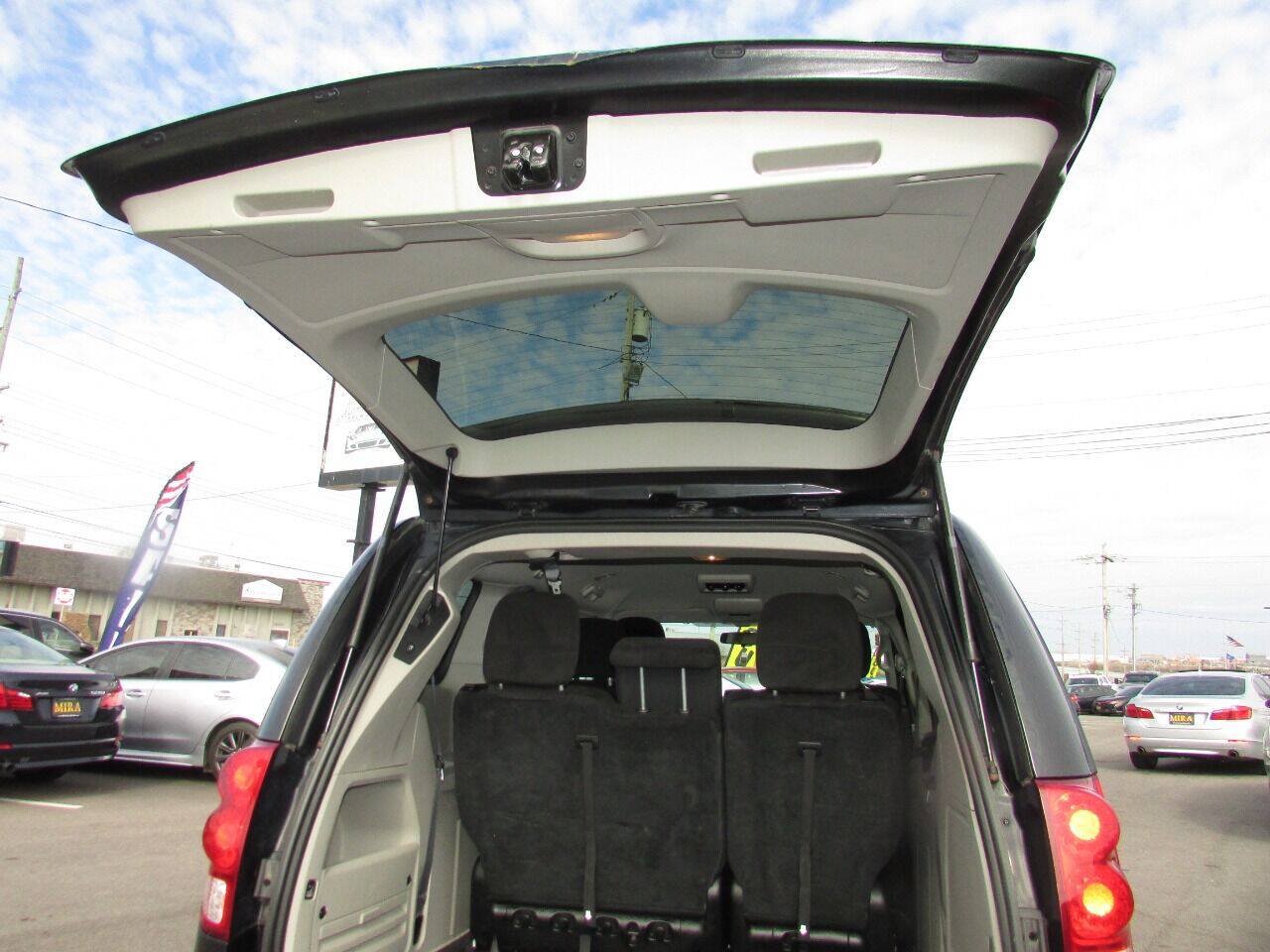 Used 2015 Dodge Grand Caravan SXT FWD image 23