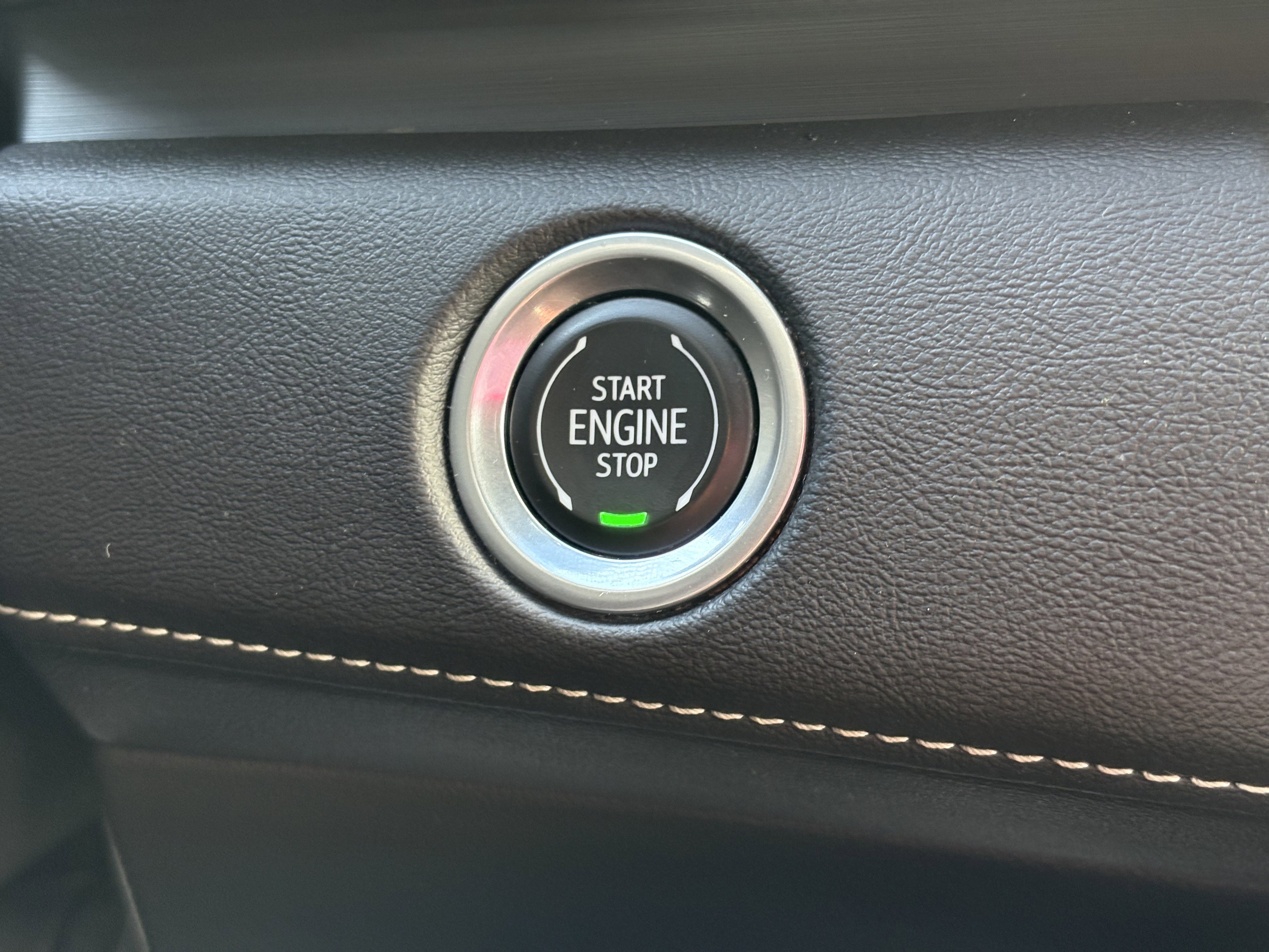 Used 2022 Cadillac Escalade Premium Luxury image 32