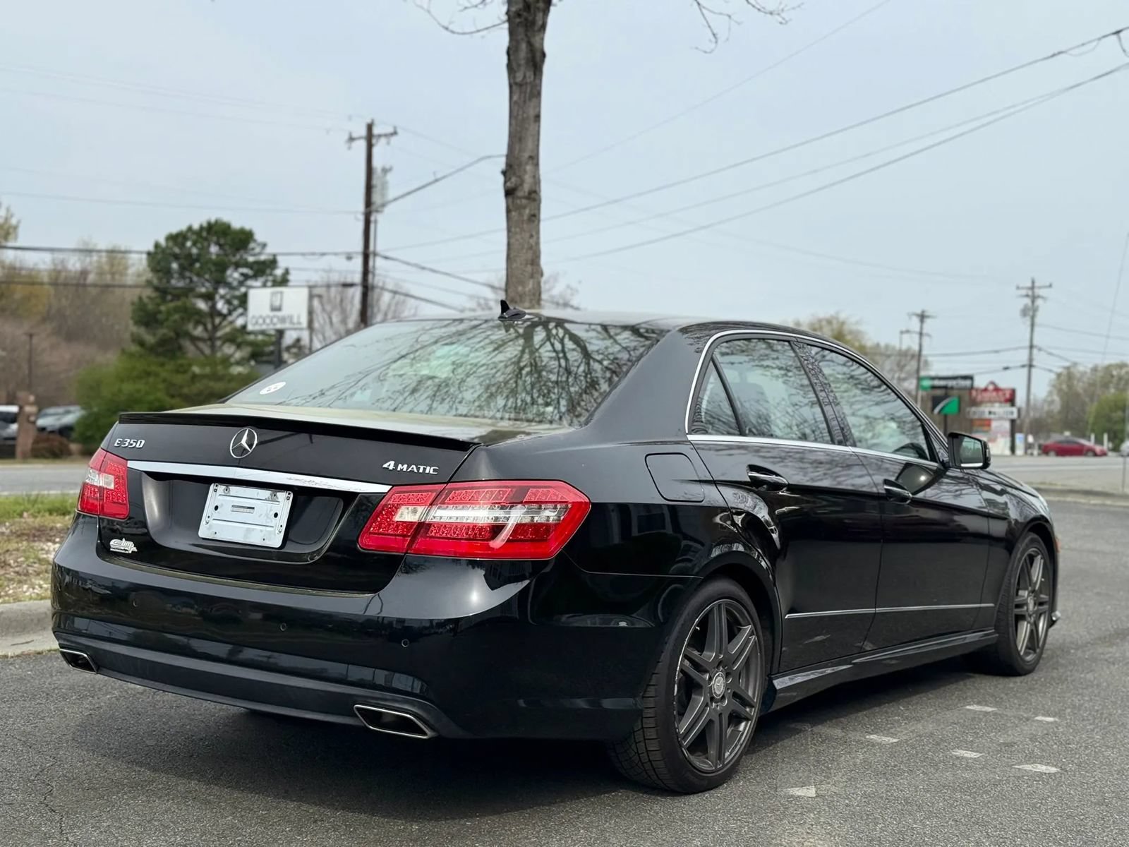 Used 2010 Mercedes-Benz E 350 4MATIC Sedan image 6