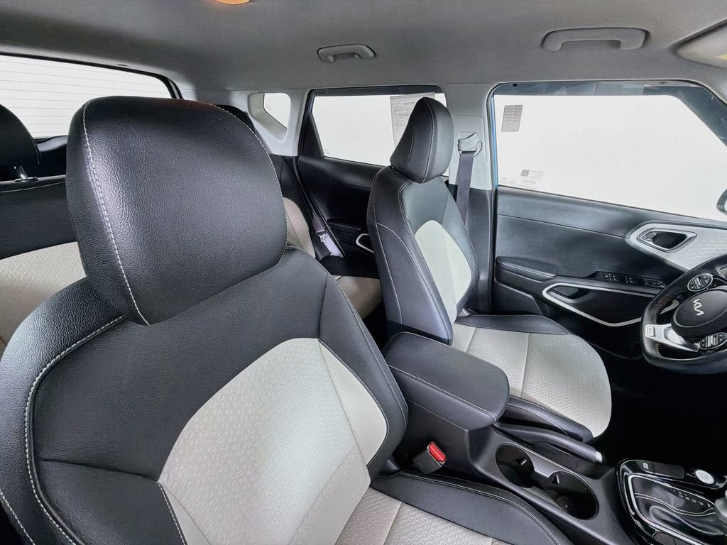 Used 2023 Kia Soul GT-Line FWD image 26