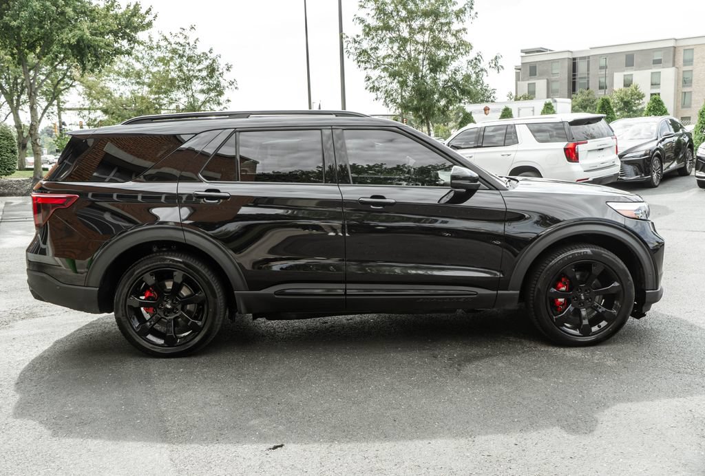 Used 2023 Ford Explorer ST w/ Technology Package AWD/4WD image 3