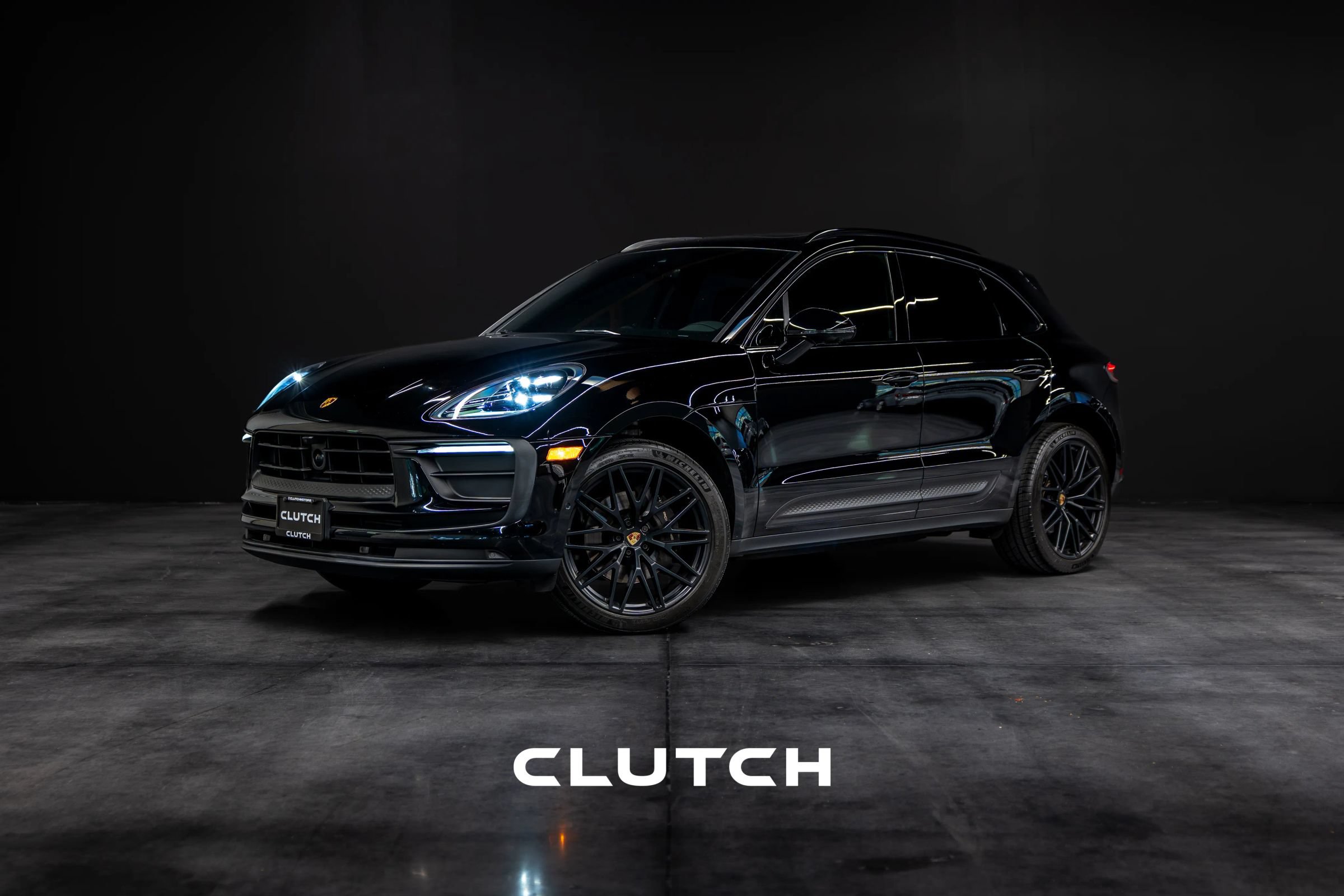 Used 2024 Porsche Macan AWD/4WD image 1