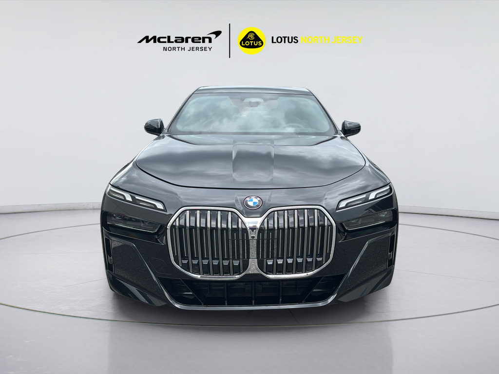 Used 2025 BMW 740i xDrive AWD/4WD image 2