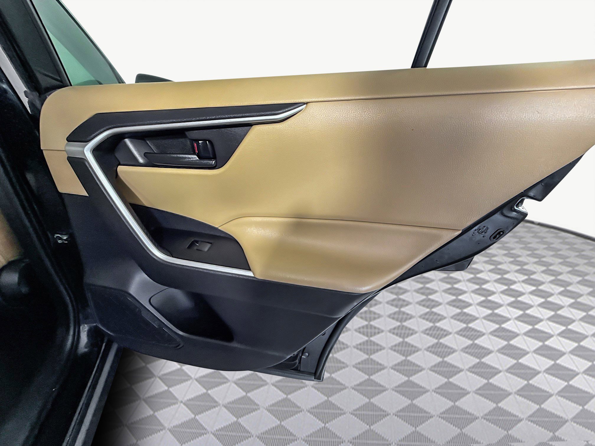 Used 2022 Toyota RAV4 LE image 34