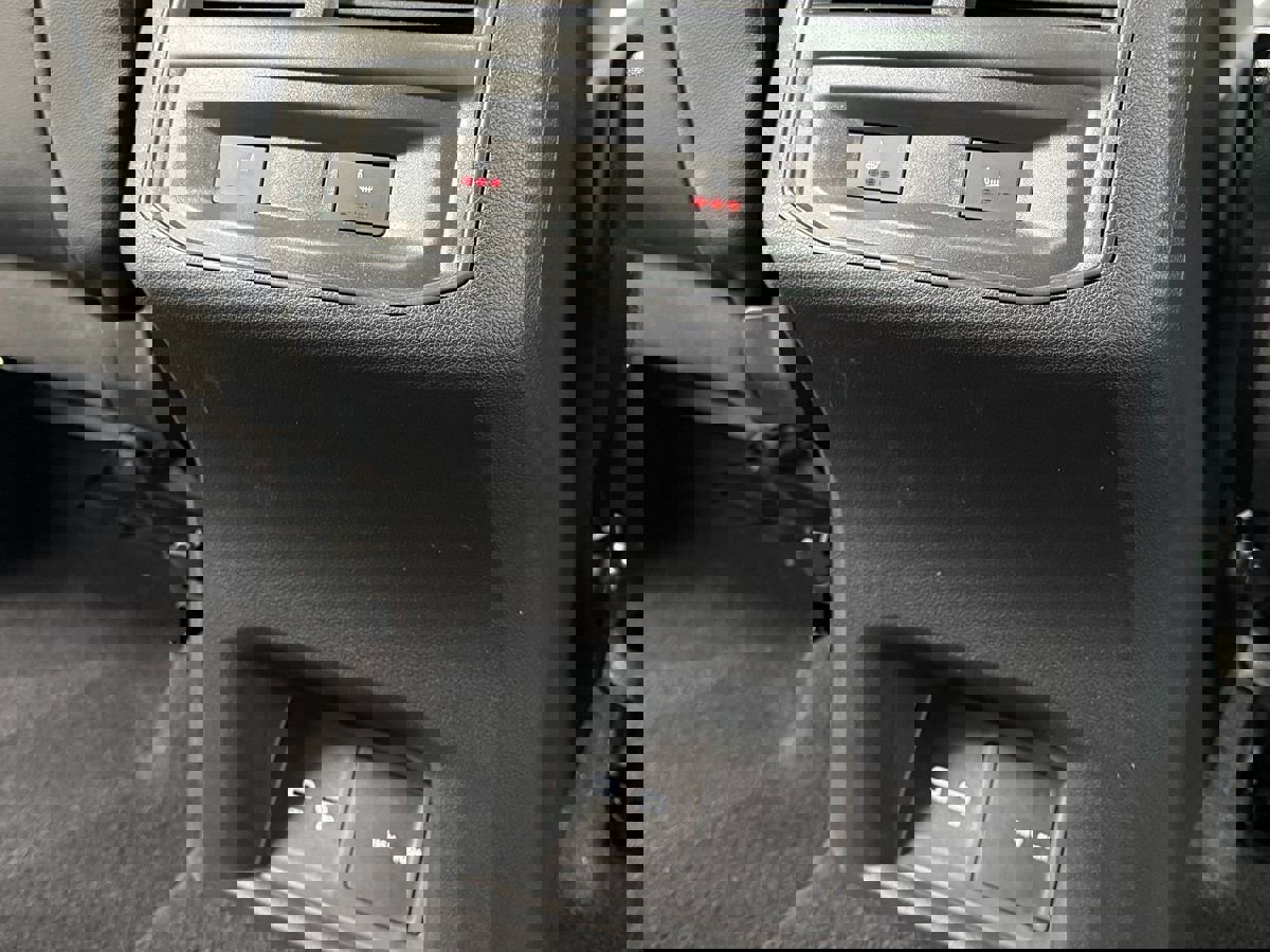 Used 2021 Volkswagen Atlas Cross Sport SEL Premium image 30