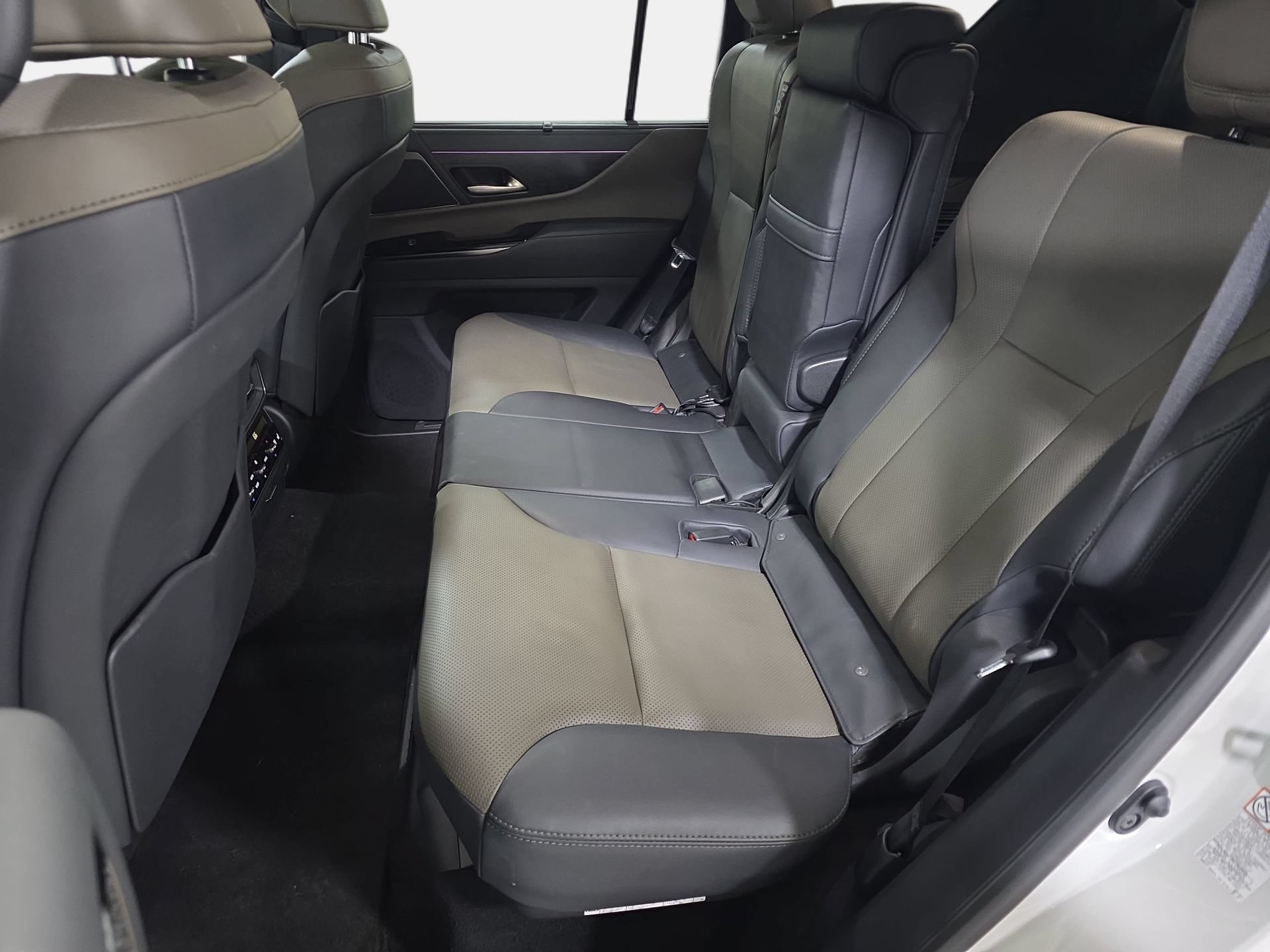 Used 2025 Lexus LX 700h Overtrail w/ Accessory Package (Z1) AWD/4WD image 14