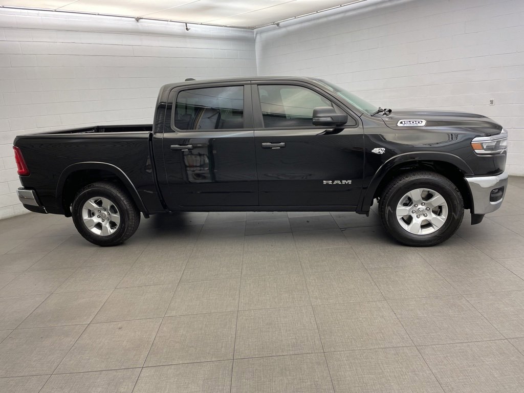 New 2026 RAM 1500 4x4 Crew Cab image 2