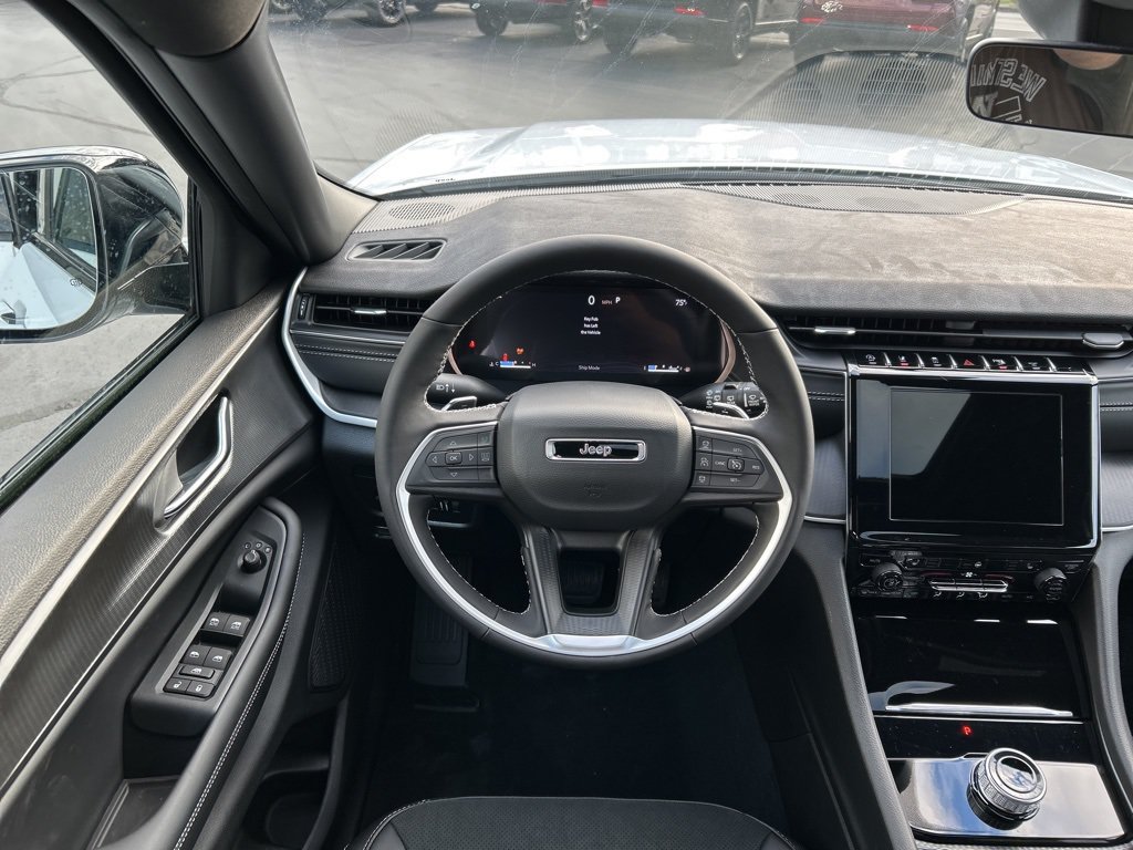 New 2025 Jeep Grand Cherokee Altitude AWD/4WD image 16