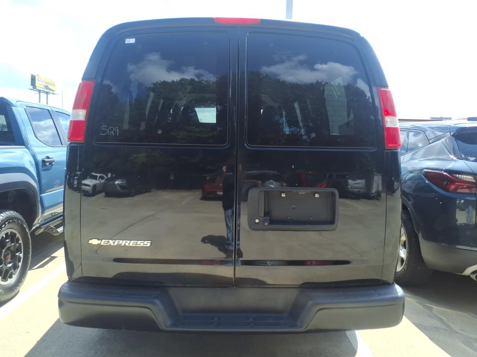 Used 2020 Chevrolet Express 2500 LS w/ Driver Convenience Package RWD image 6