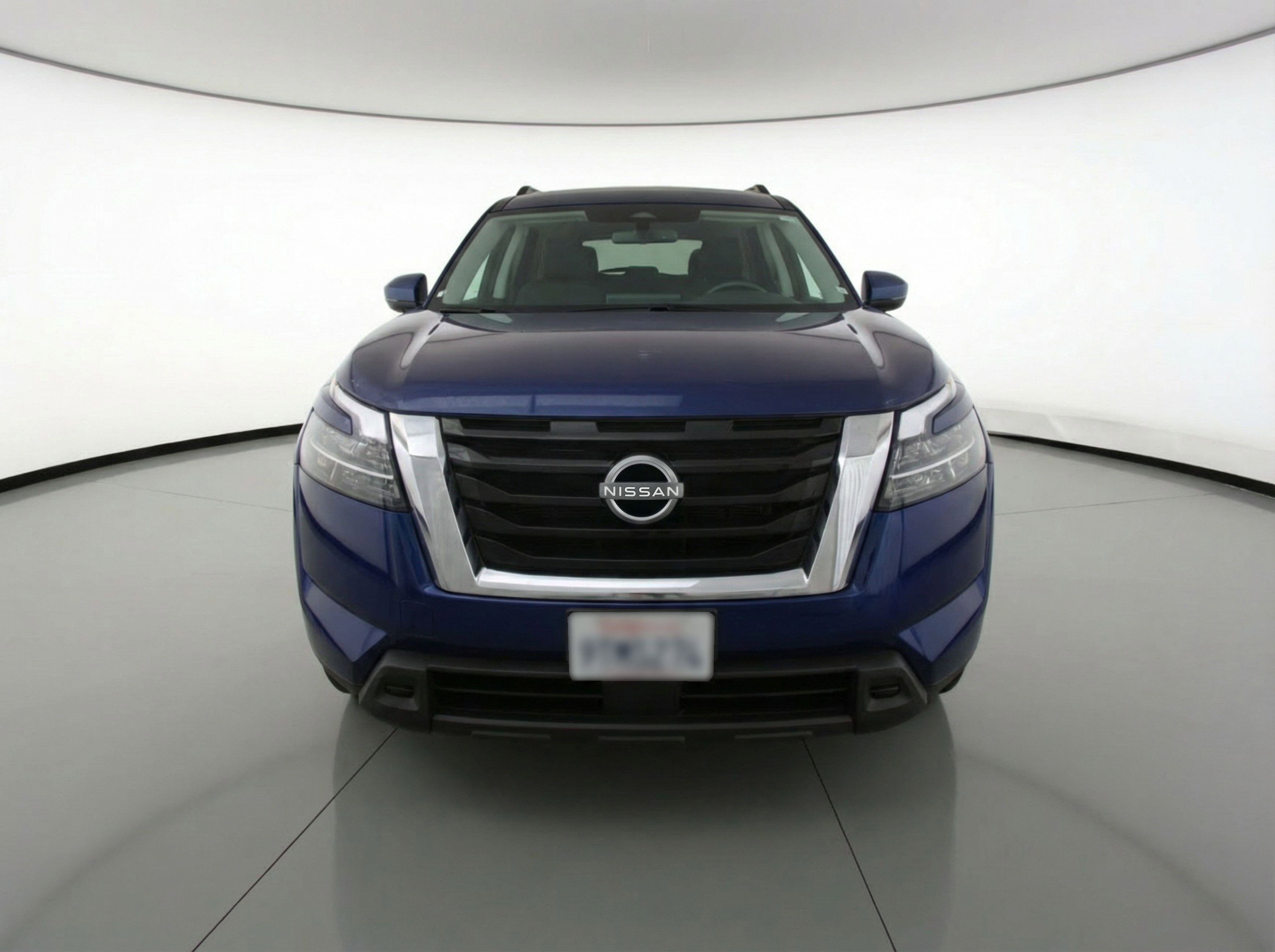 Used 2025 Nissan Pathfinder SV image 2
