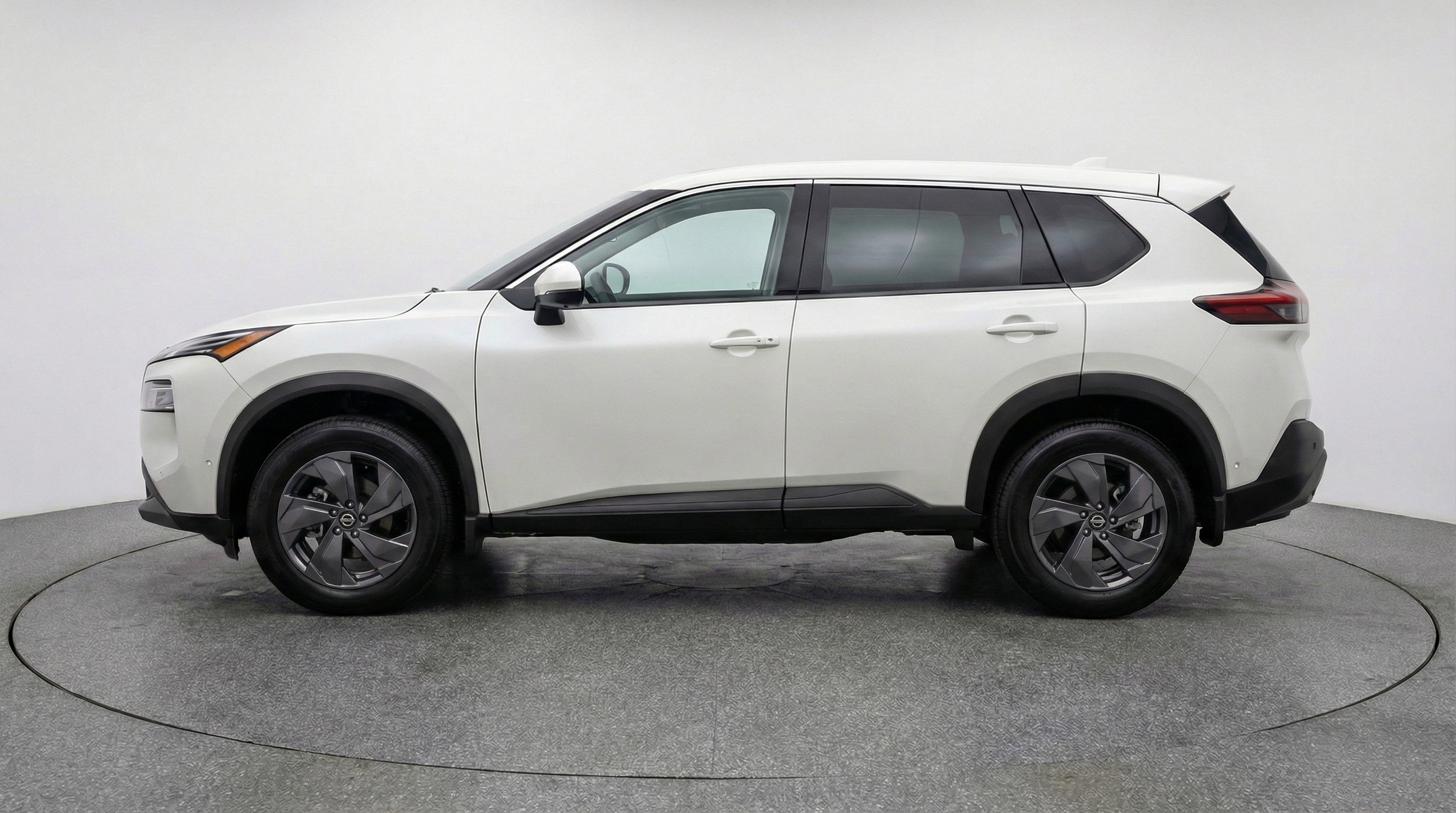 Used 2025 Nissan Rogue SV image 5