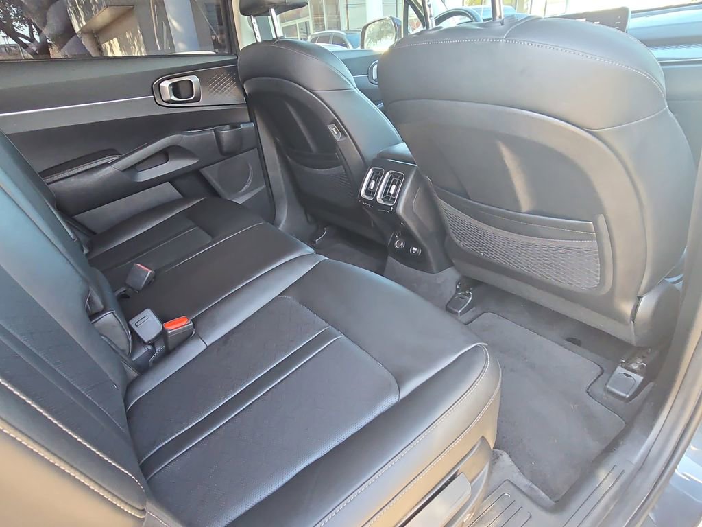 Used 2023 Kia Sorento S w/ Panoramic Sunroof Package image 11
