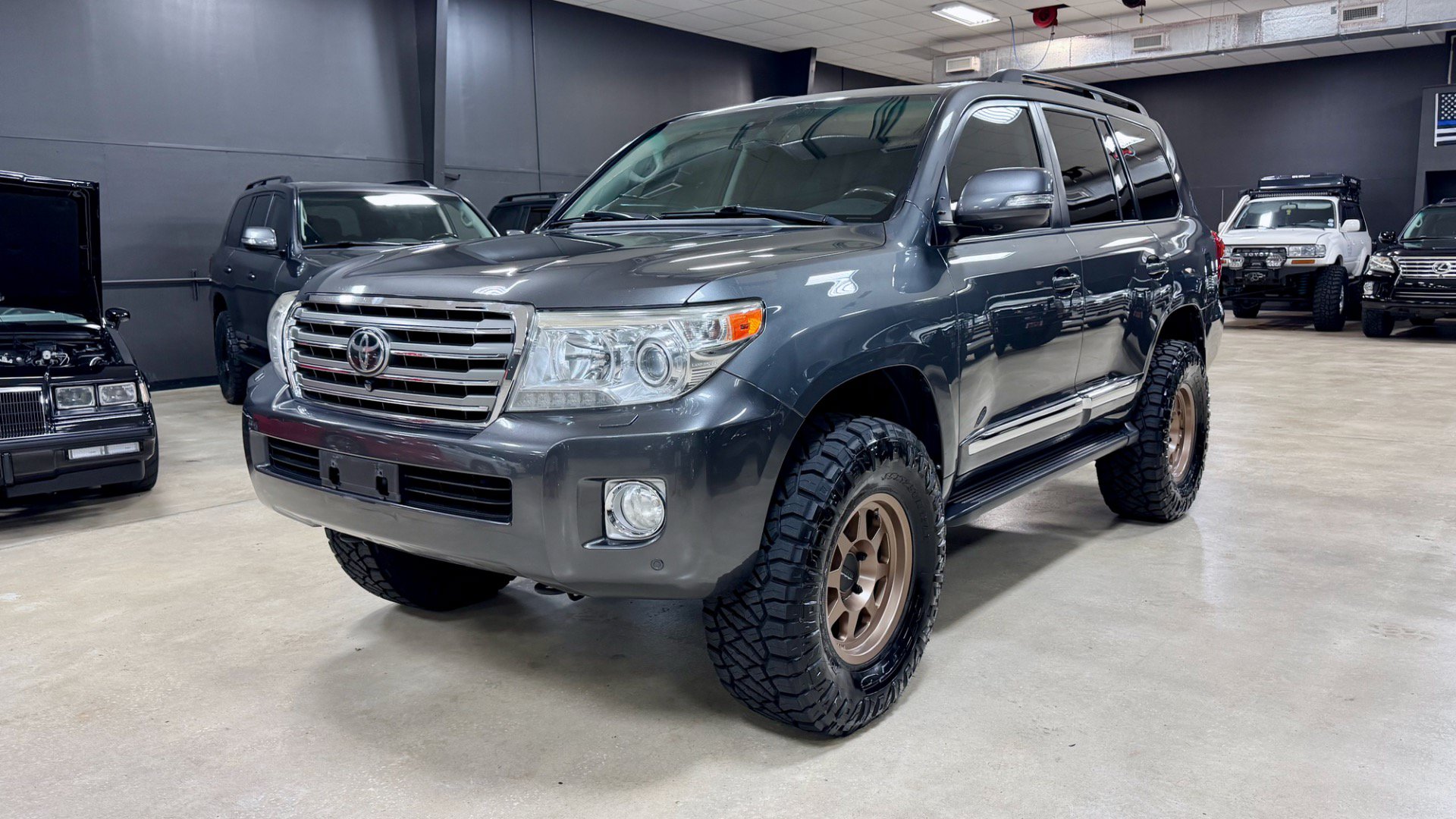 Used 2014 Toyota Land Cruiser AWD/4WD image 35