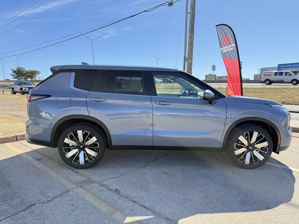 New 2026 Mitsubishi Outlander SE image 8