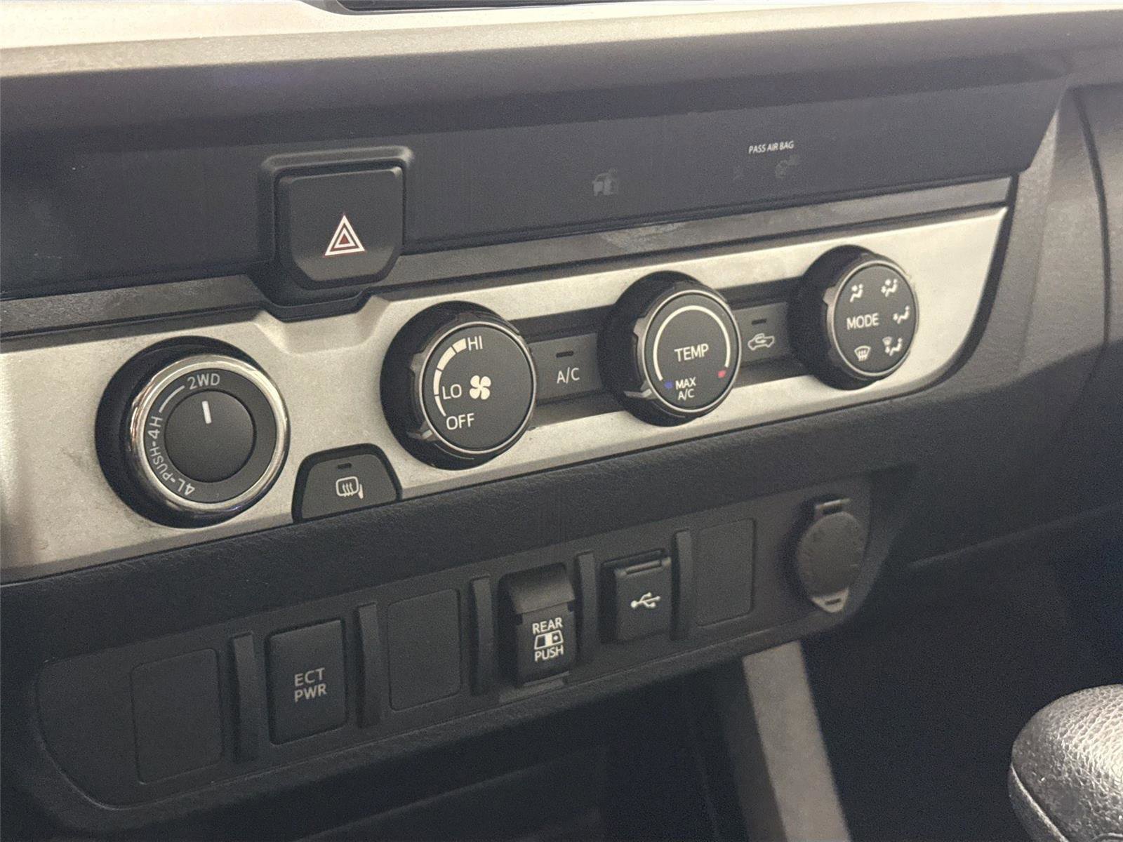 Used 2020 Toyota Tacoma SR5 AWD/4WD image 23