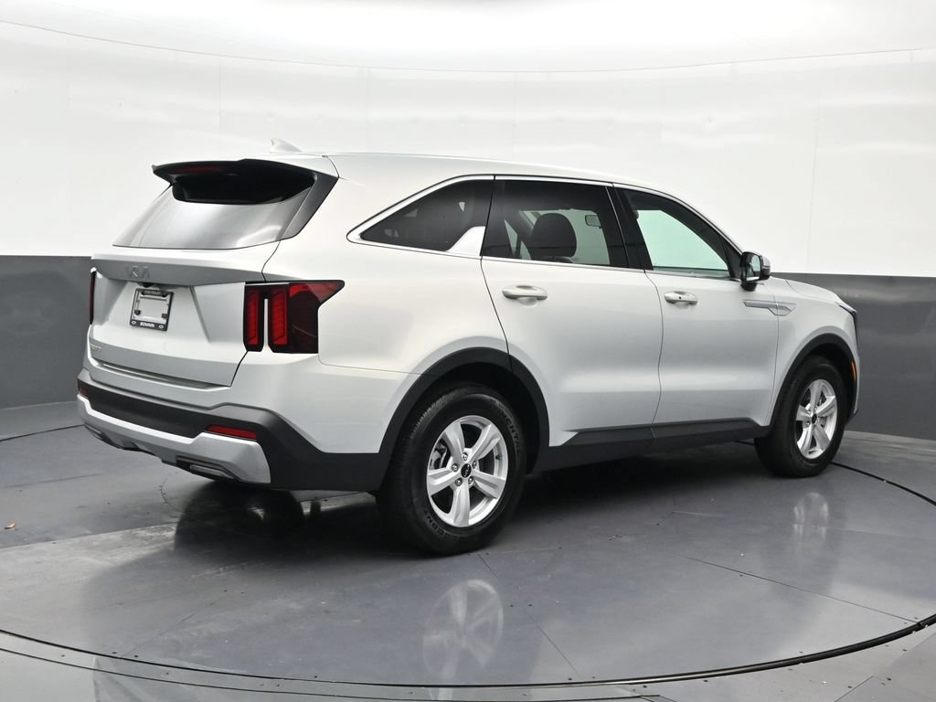 Used 2026 Kia Sorento LX FWD image 5