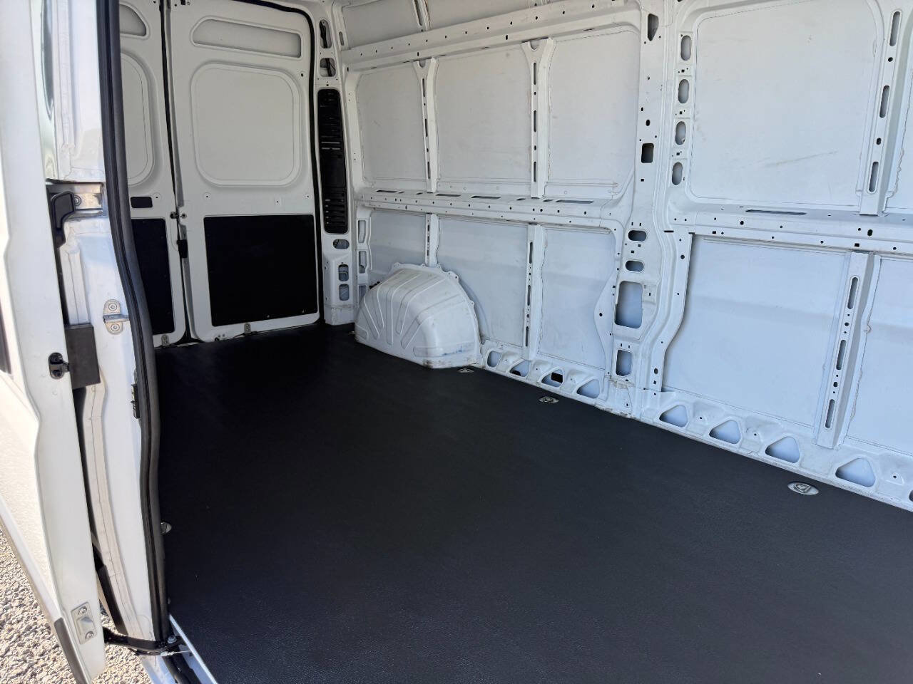 Used 2024 RAM ProMaster 2500 w/ Convenience Group image 24