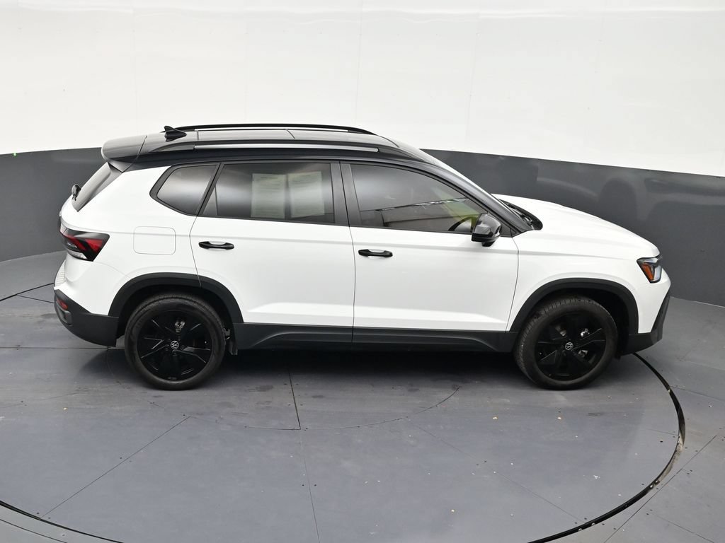 Used 2025 Volkswagen Taos SE FWD image 17