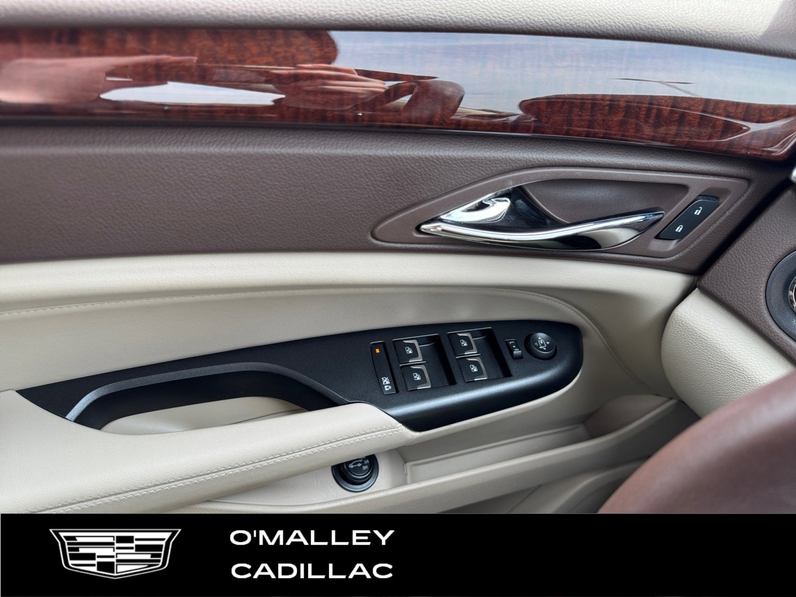 Used 2016 Cadillac SRX Luxury w/ Driver Awareness Package image 19