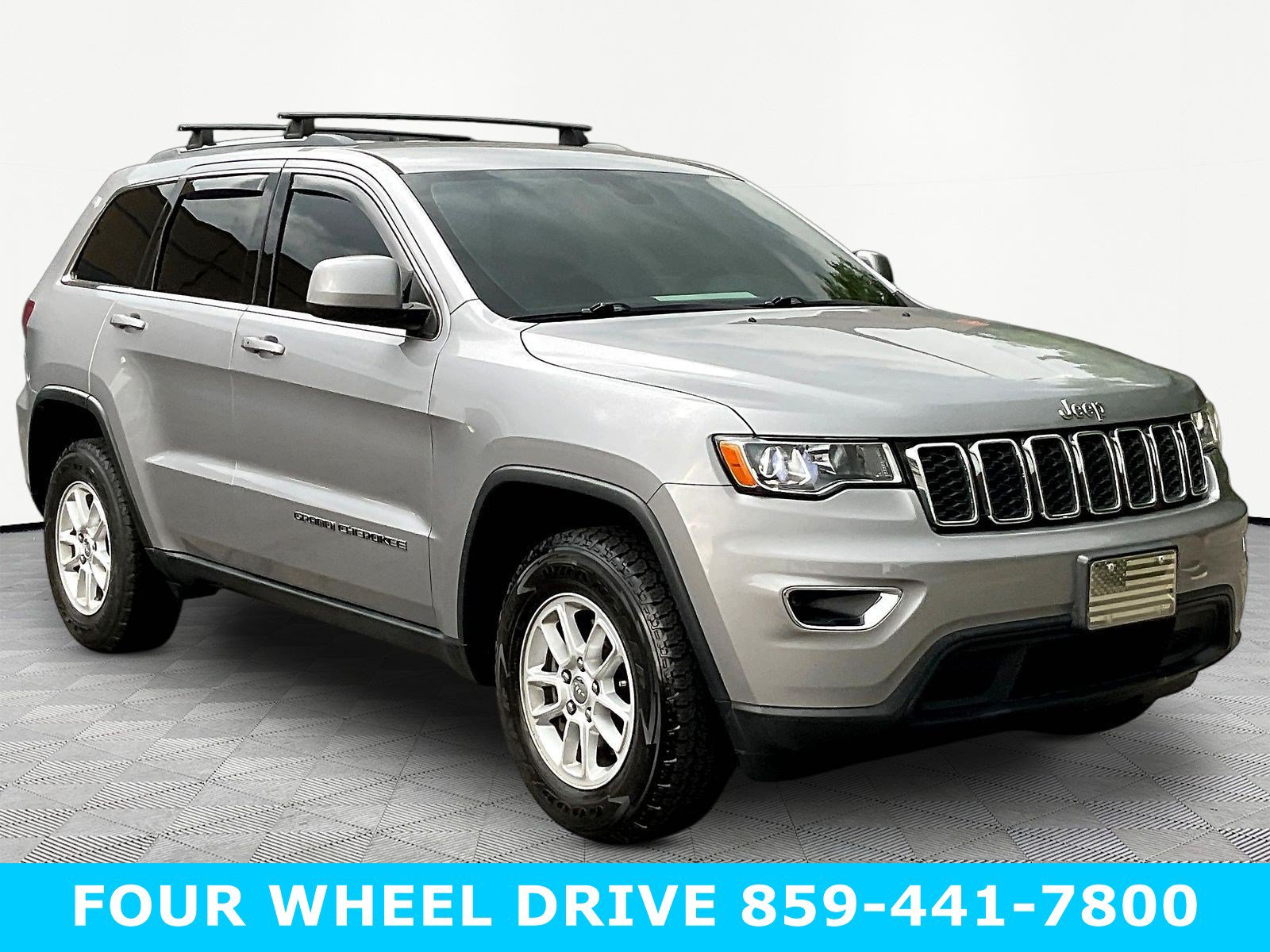 Used 2020 Jeep Grand Cherokee Laredo AWD/4WD image 3