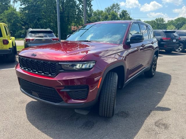 Used 2025 Jeep Grand Cherokee Altitude AWD/4WD image 33