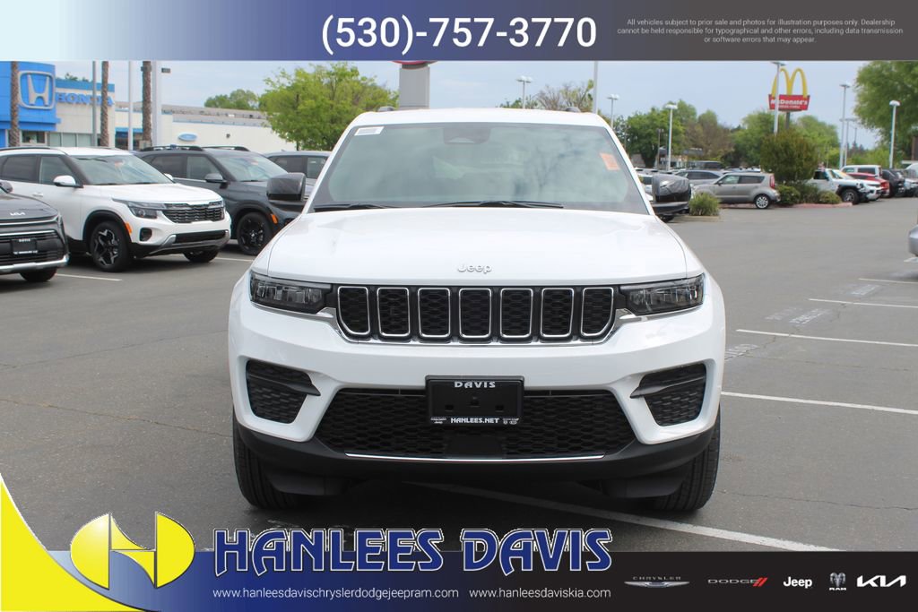 New 2026 Jeep Grand Cherokee Laredo image 4