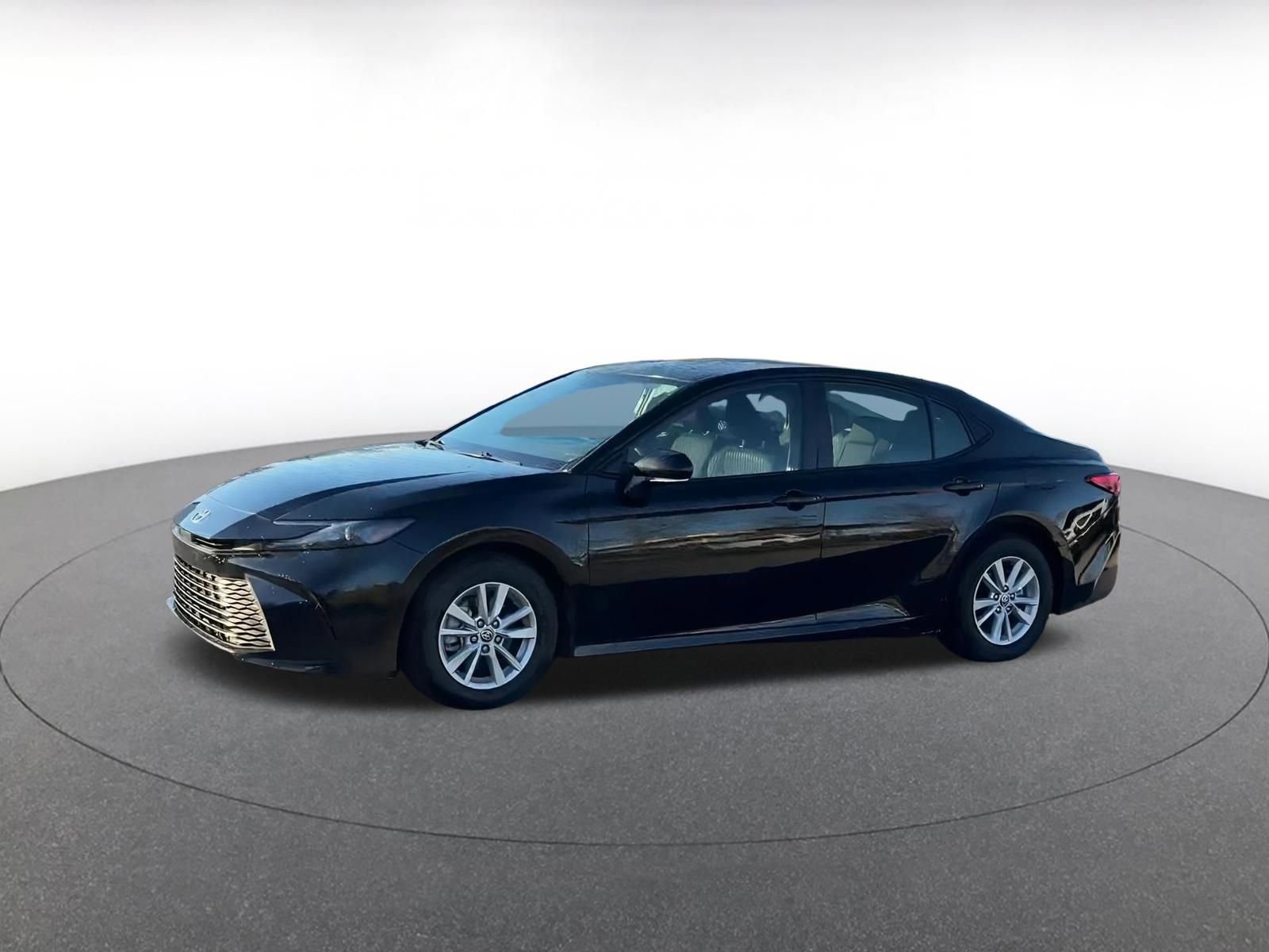 Used 2025 Toyota Camry LE image 8
