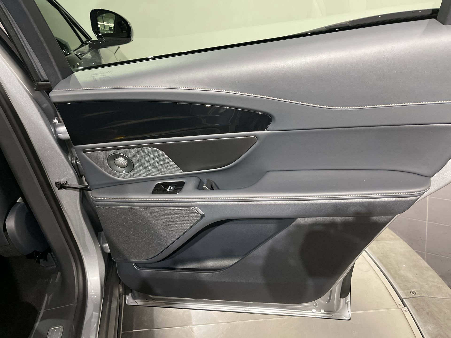 New 2024 Lincoln Nautilus Reserve w/ Equipment Group 202A image 31