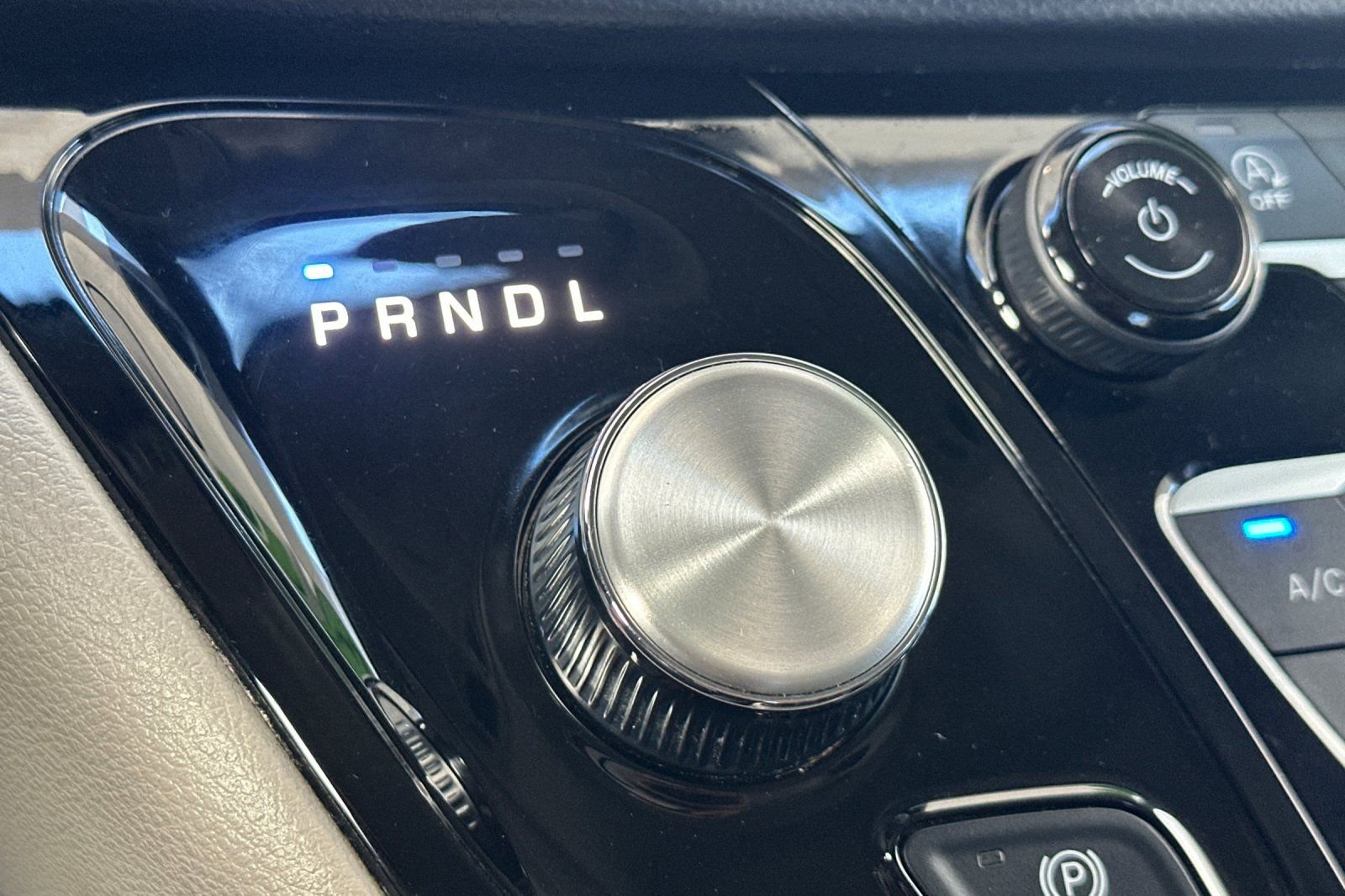 Used 2023 Chrysler Pacifica Touring-L image 34