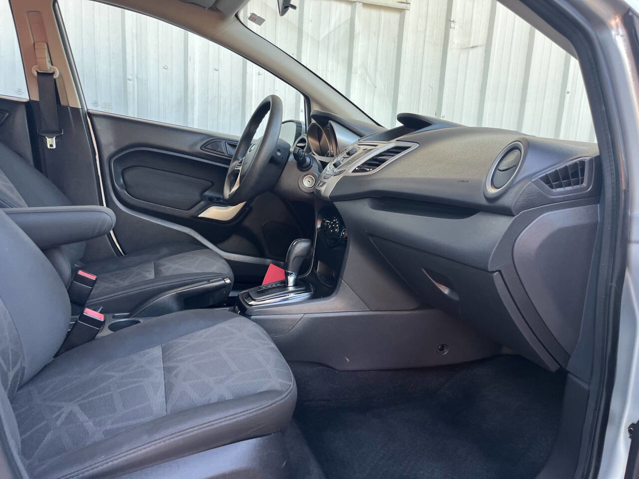 Used 2013 Ford Fiesta SE image 14