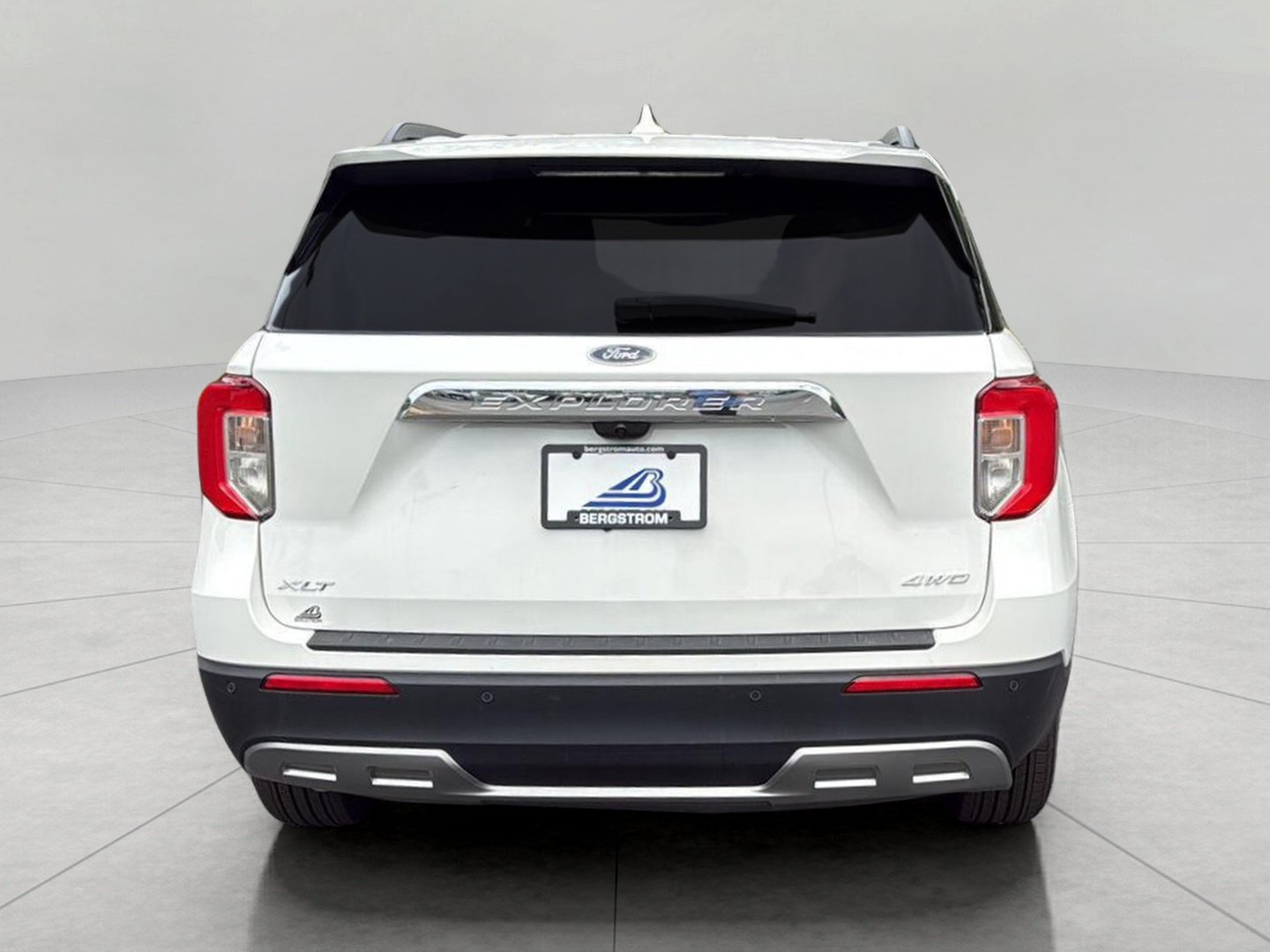 Used 2024 Ford Explorer XLT w/ Equipment Group 202A AWD/4WD image 10