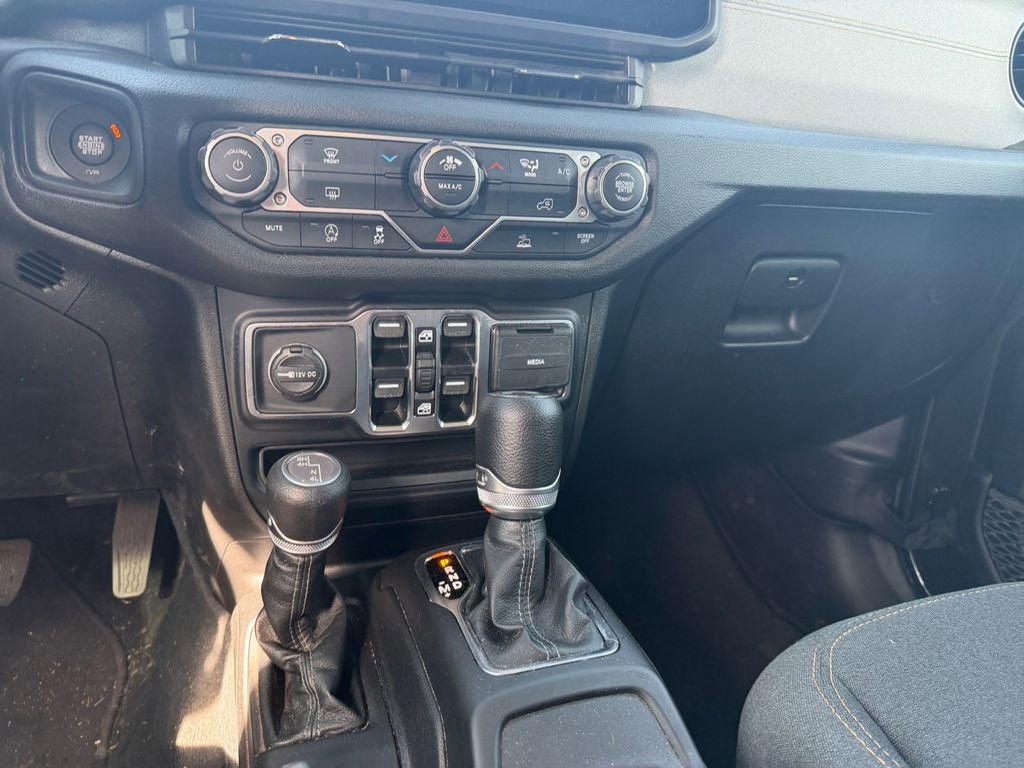 Used 2024 Jeep Wrangler Unlimited Sport AWD/4WD image 11