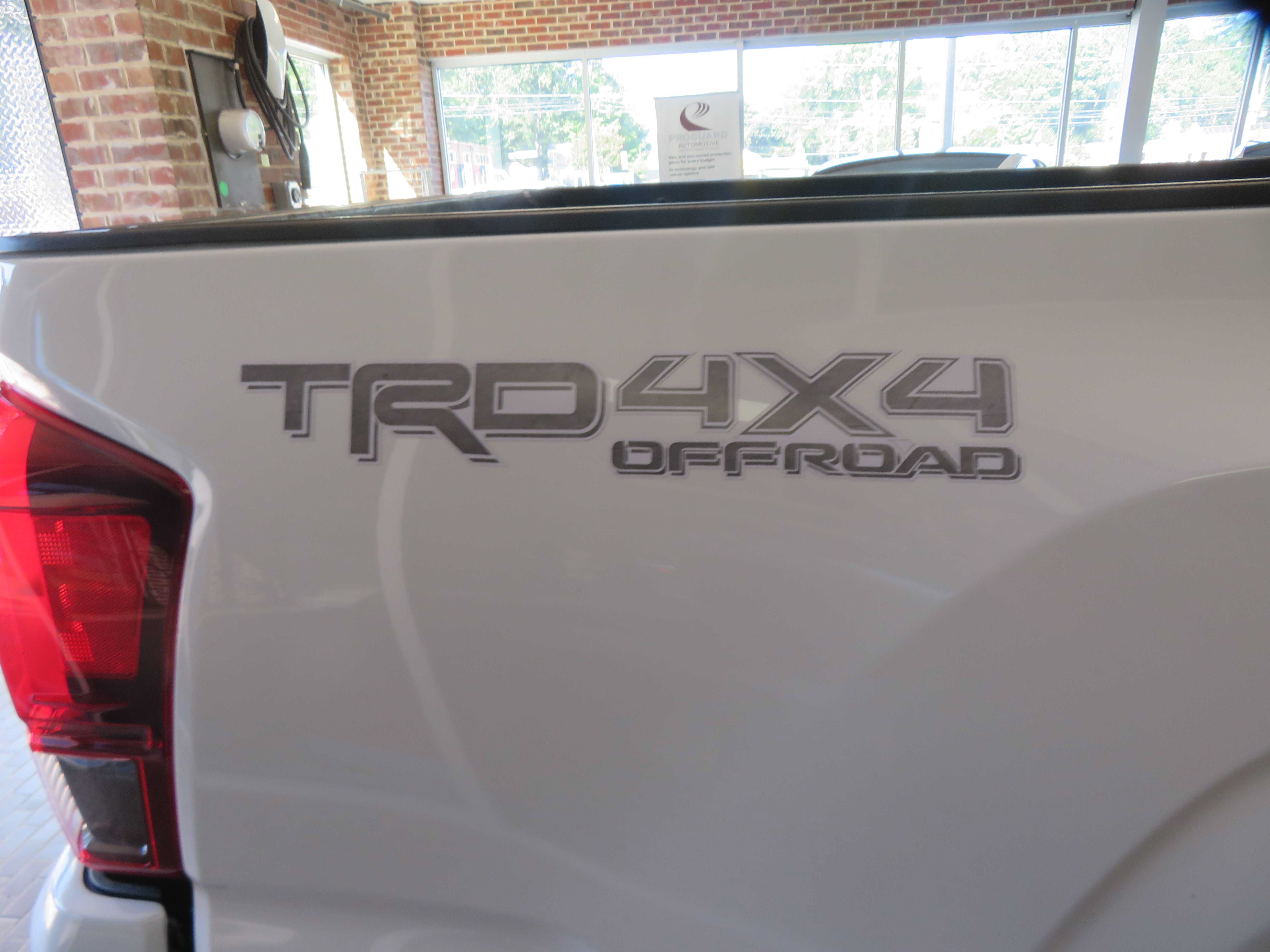 Used 2020 Toyota Tacoma SR AWD/4WD image 63