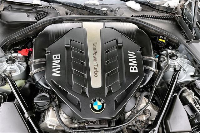 Used 2016 BMW 550i xDrive Sedan AWD/4WD image 32