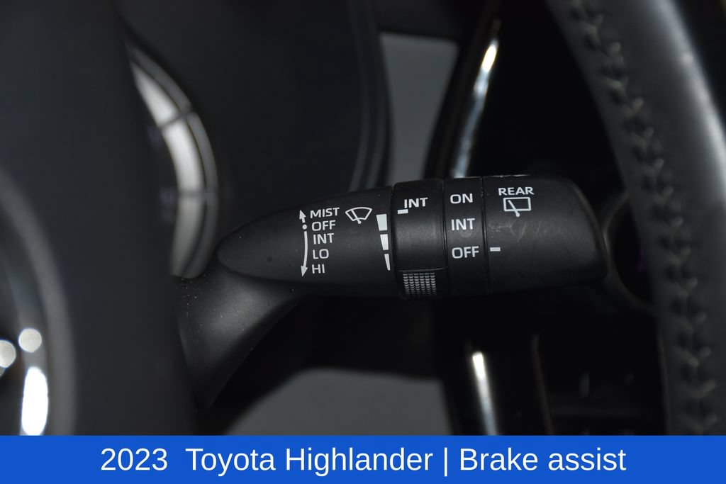 Used 2023 Toyota Highlander LE AWD/4WD image 12