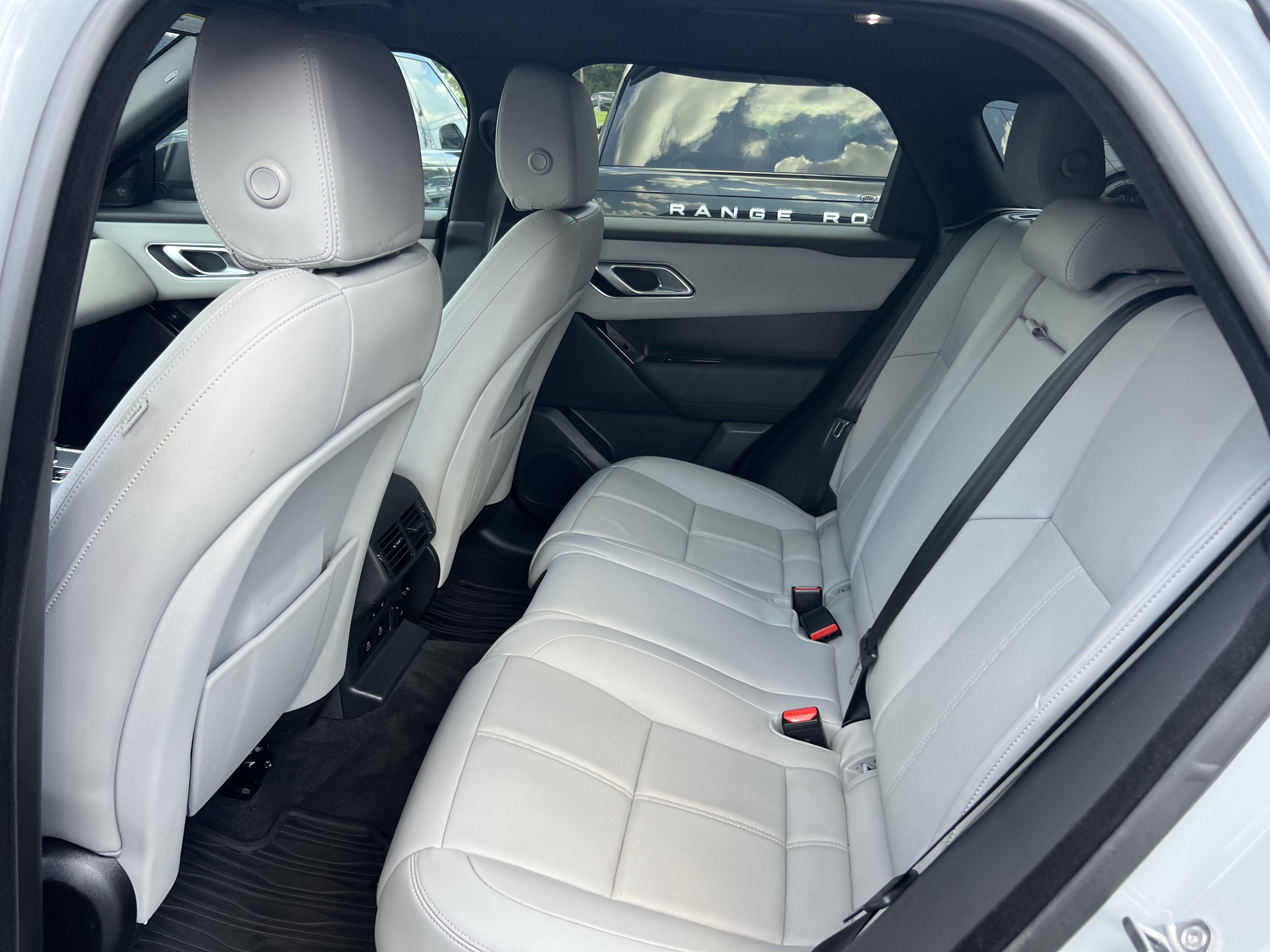 Certified 2026 Land Rover Range Rover Velar Dynamic SE AWD/4WD image 30
