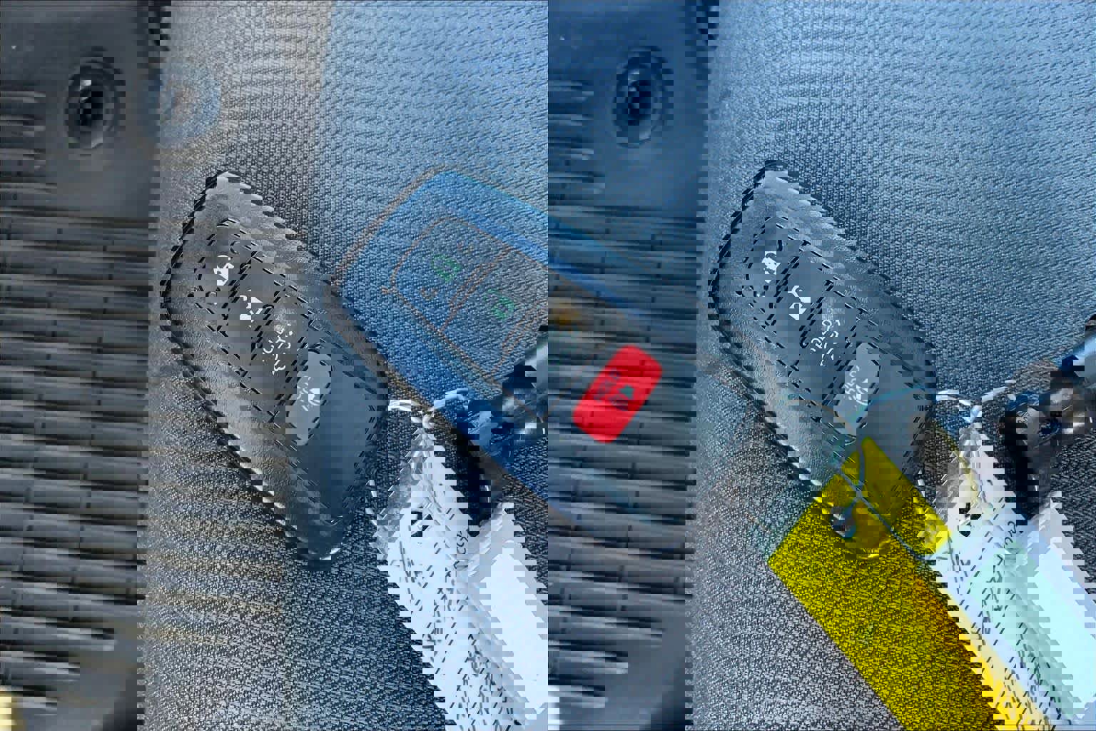 Used 2022 Toyota RAV4 XLE w/ Convenience Package AWD/4WD image 15