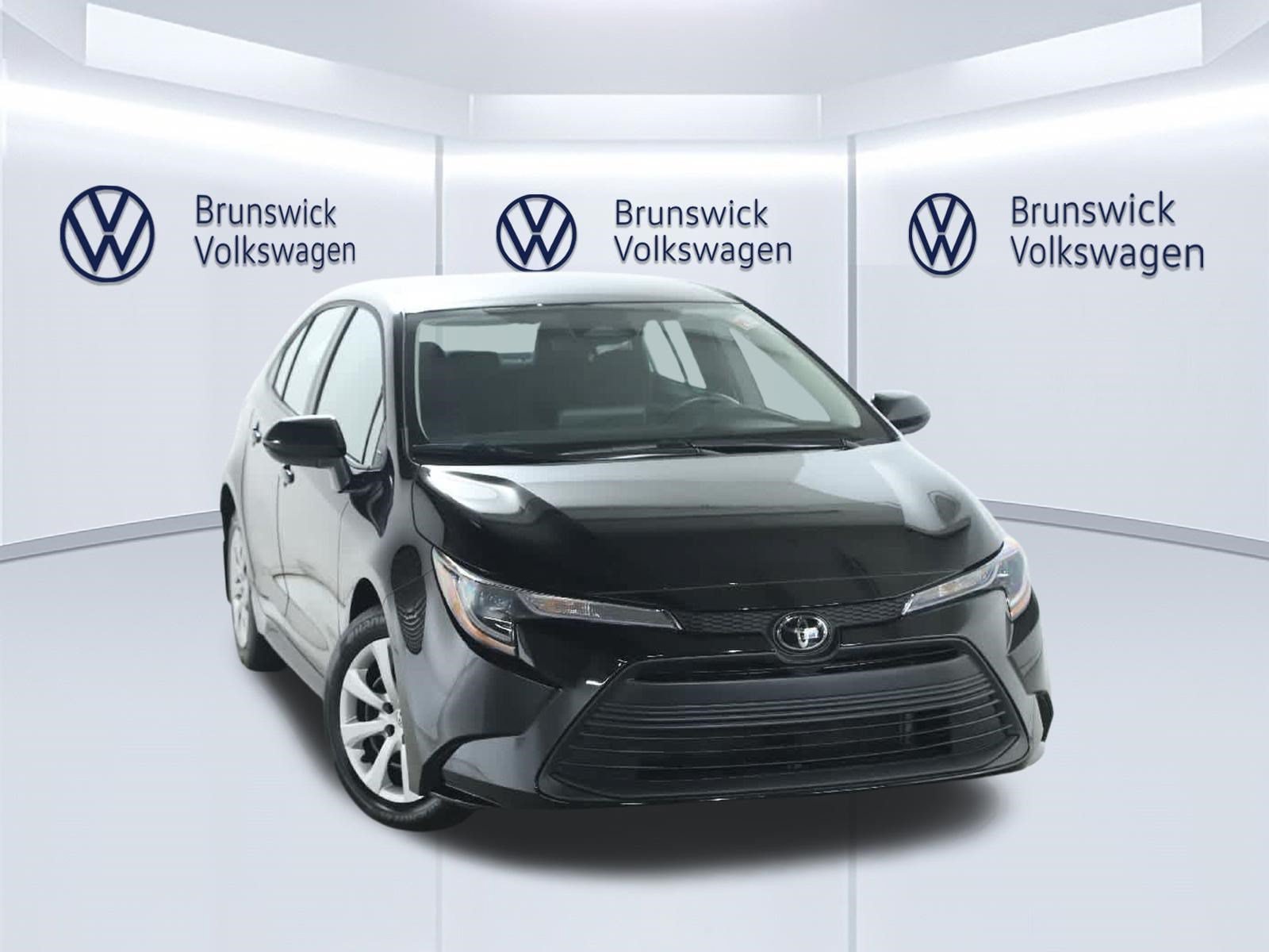 Certified 2025 Toyota Corolla LE FWD image 2