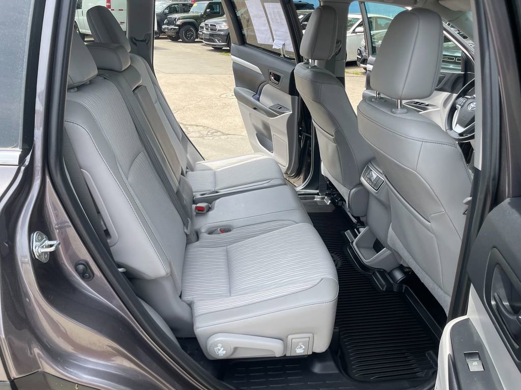 Used 2019 Toyota Highlander Plus AWD/4WD image 26