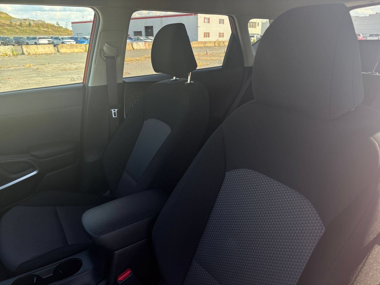 Used 2025 Kia Soul LX w/ LX Technology Package FWD image 31