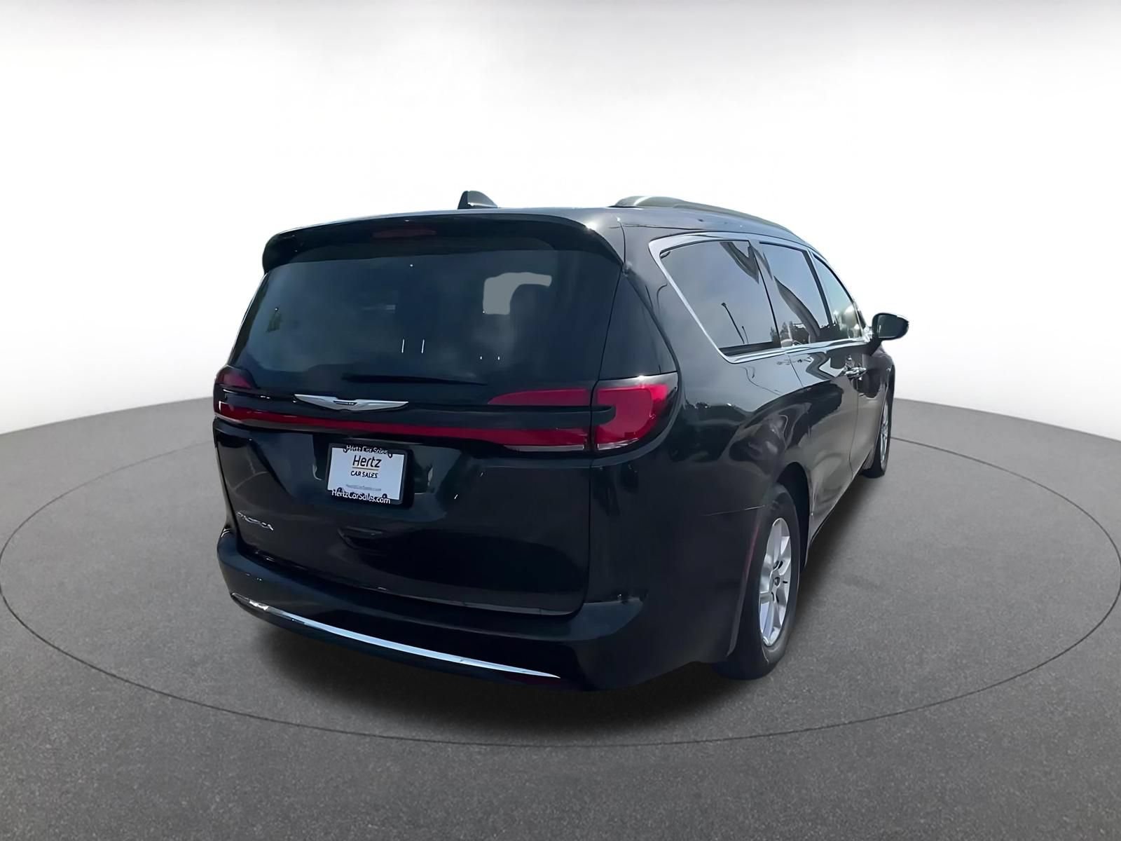 Used 2022 Chrysler Pacifica Touring-L FWD image 13