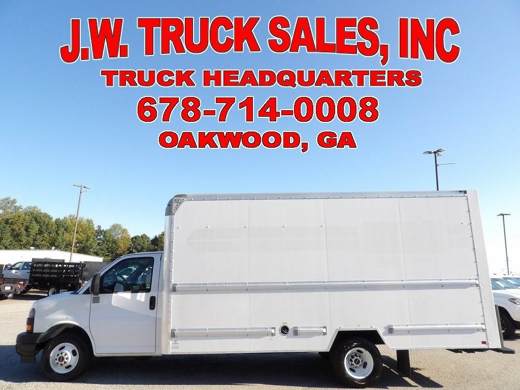 Used 2022 GMC Savana 3500 Extended w/ Power Convenience Package RWD image 2