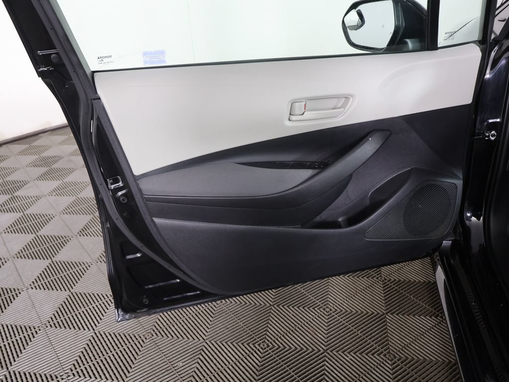 Used 2025 Toyota Corolla LE FWD image 19