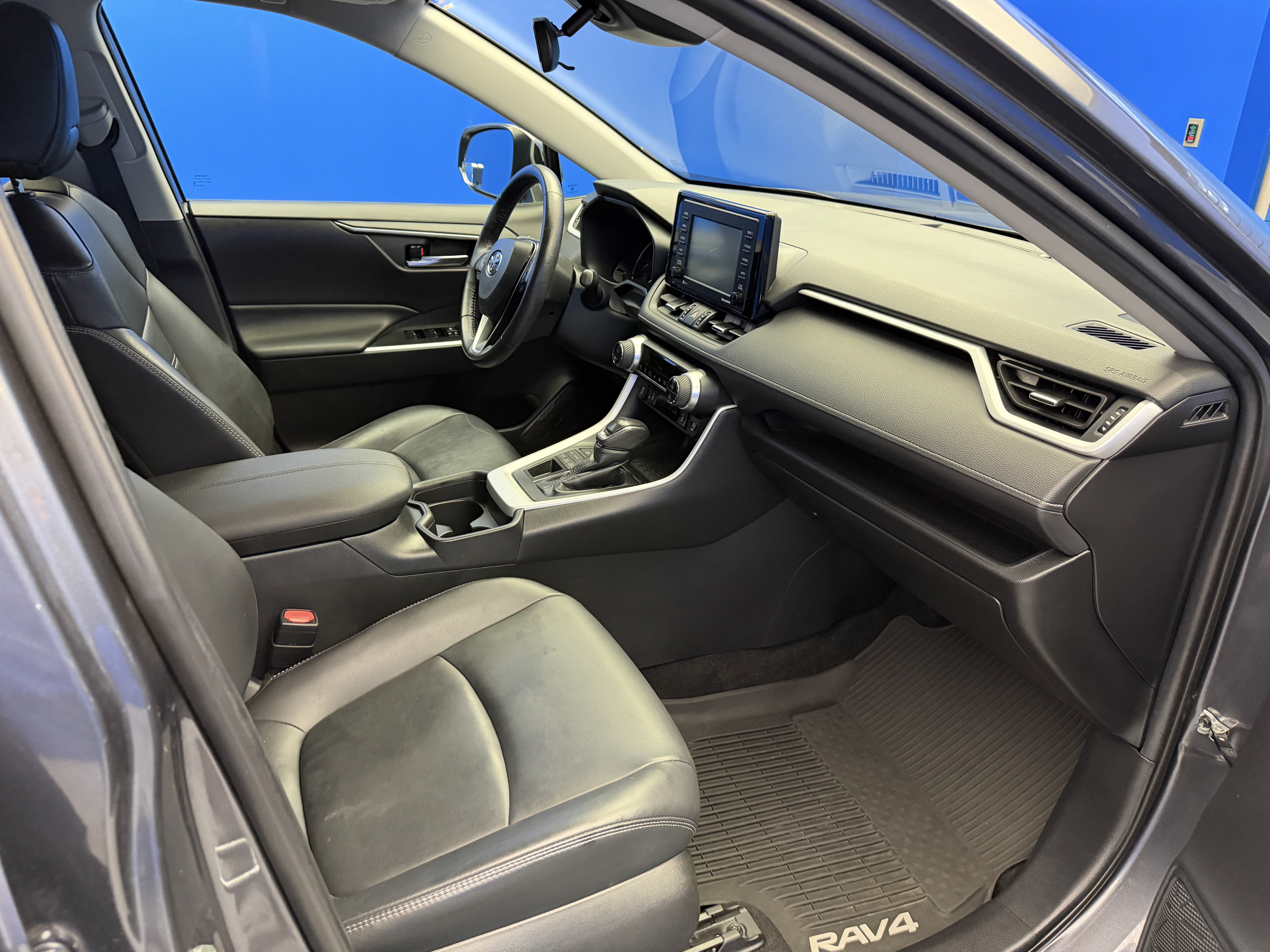 Used 2020 Toyota RAV4 XLE Premium AWD/4WD image 24