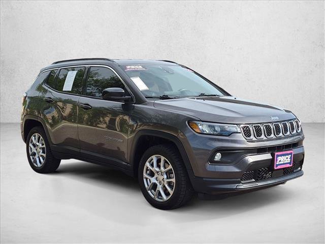Used 2023 Jeep Compass Latitude AWD/4WD image 3