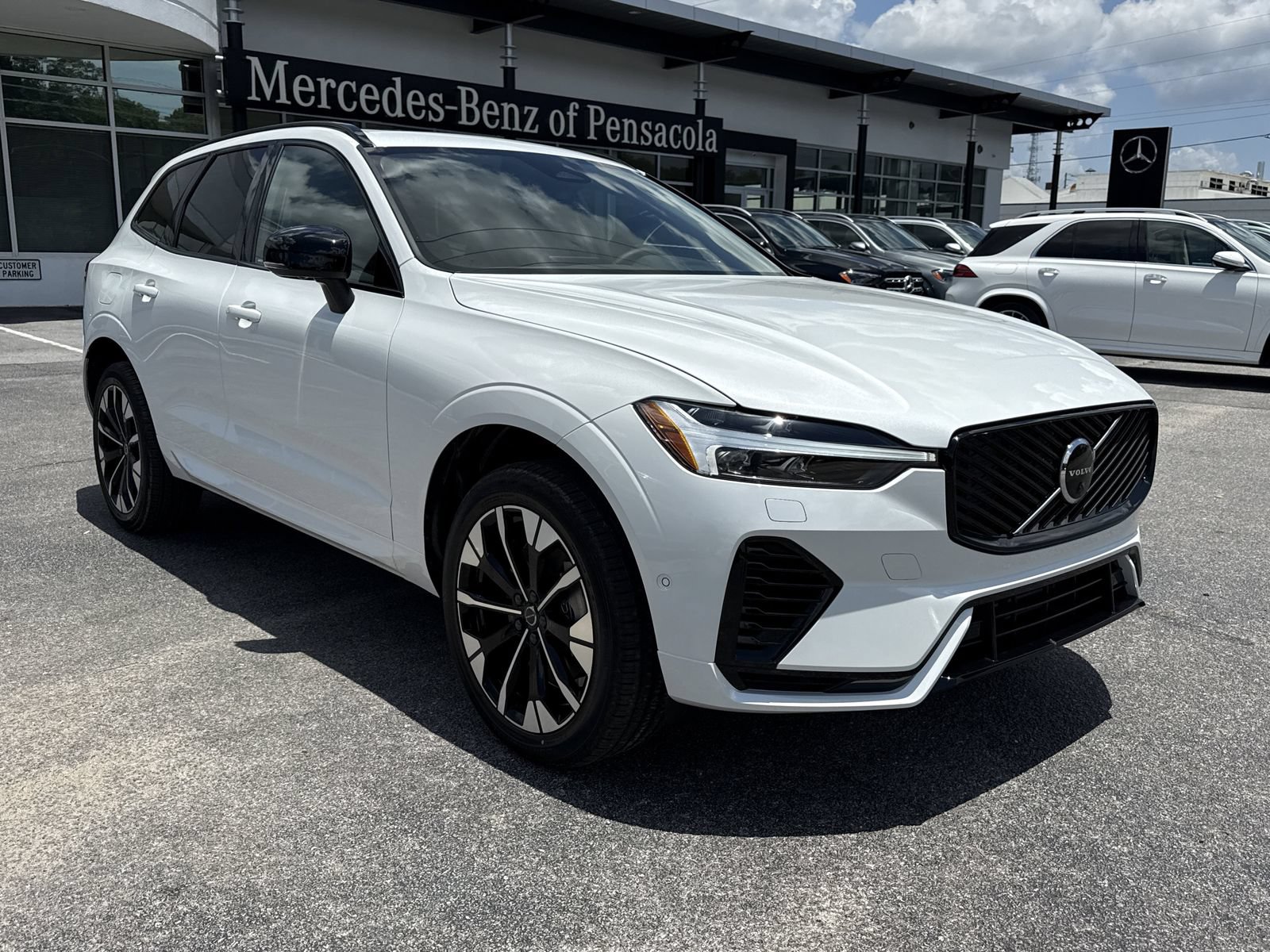 New 2026 Volvo XC60 T8 Plus w/ Protection Package Premier AWD/4WD image 7