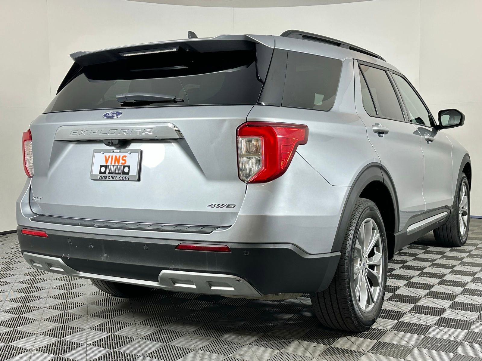 Used 2023 Ford Explorer XLT w/ Equipment Group 202A image 6