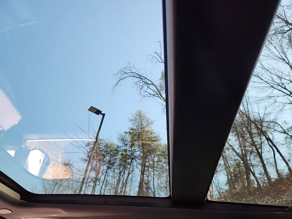 Certified 2025 Land Rover Range Rover Sport image 27